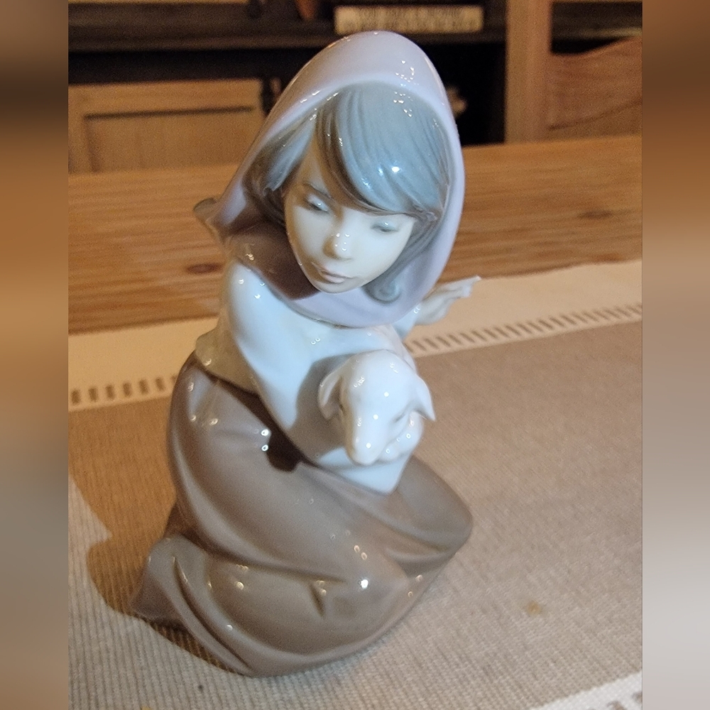 Lladró Lost Lamb Nativity Figurine
